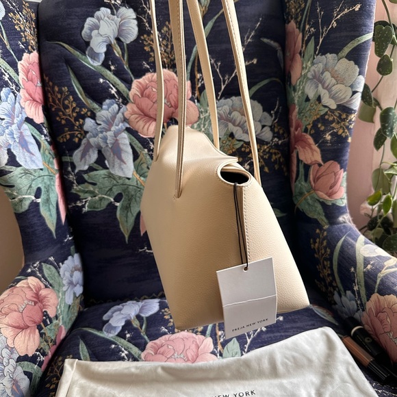 NWT Freja New York Chrystie bag in Oat. - Picture 3 of 7